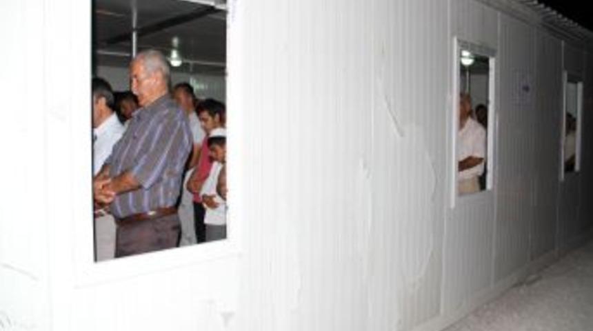 Depremzedeler Konteyner Kentte Ilk Teravih Namazını Kıldı