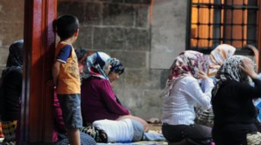 Ramazan Coşkusu Ilk Teravih Namazıyla Başladı