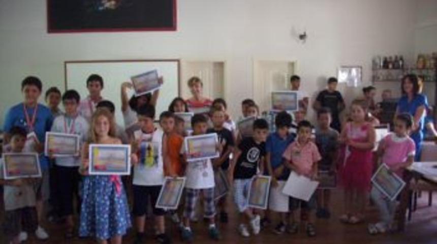 Sertifika ve madalyalarını aldılar