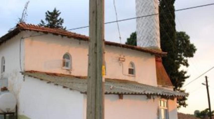 Yıkılan Yenik&ouml;y Camisi&rsquo;nin Bir Tek Minaresi Kaldı!