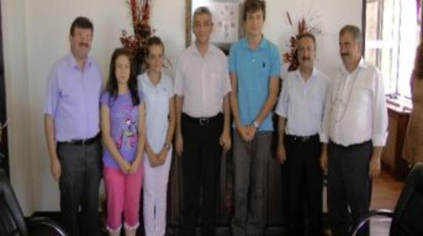 Ak&ccedil;akoca&rsquo;da Sbs&rsquo;de Dereceye Giren &Ouml;ğrenciler &Ouml;d&uuml;llendirildi