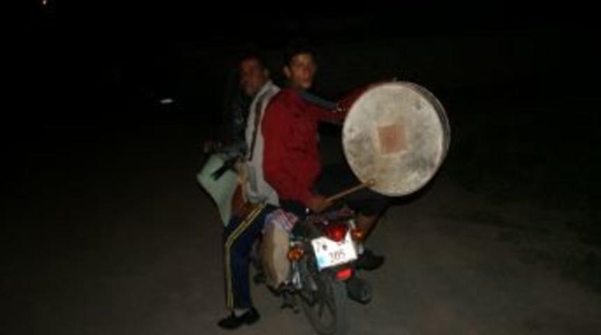 Iğdır&rsquo;da Motorlu Ramazan Davulcusu İş Başında