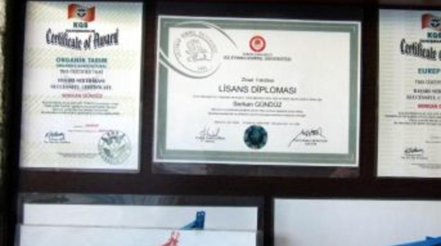 İki &Uuml;niversite Bitiren G&uuml;nd&uuml;z Babasının İzinde