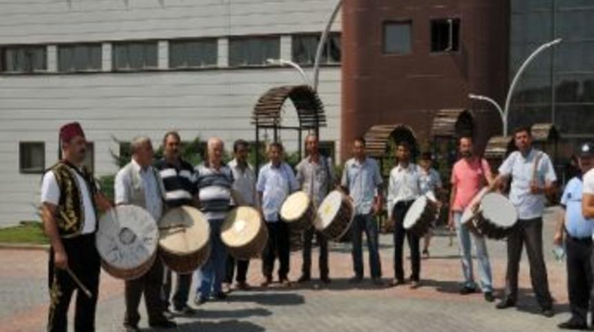 Ke&ccedil;i&ouml;renli Davulcular Ramazan'a Hazır