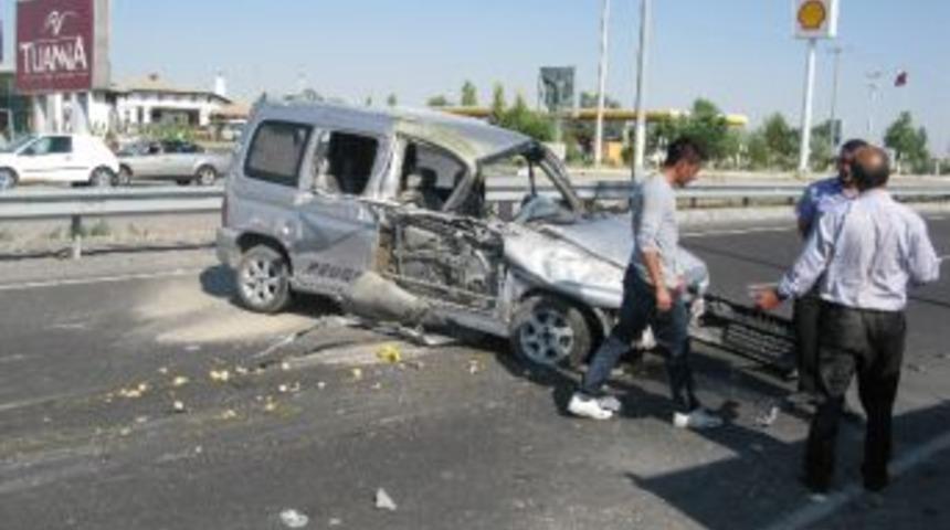 Hurdaya D&ouml;nen Kamyonetten Sağ Kurtuldu