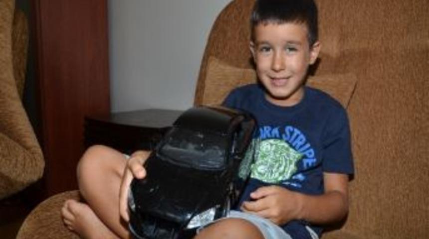 &Uuml;&ccedil; Bu&ccedil;uk Yaşında İlk Kazasını Yaptı