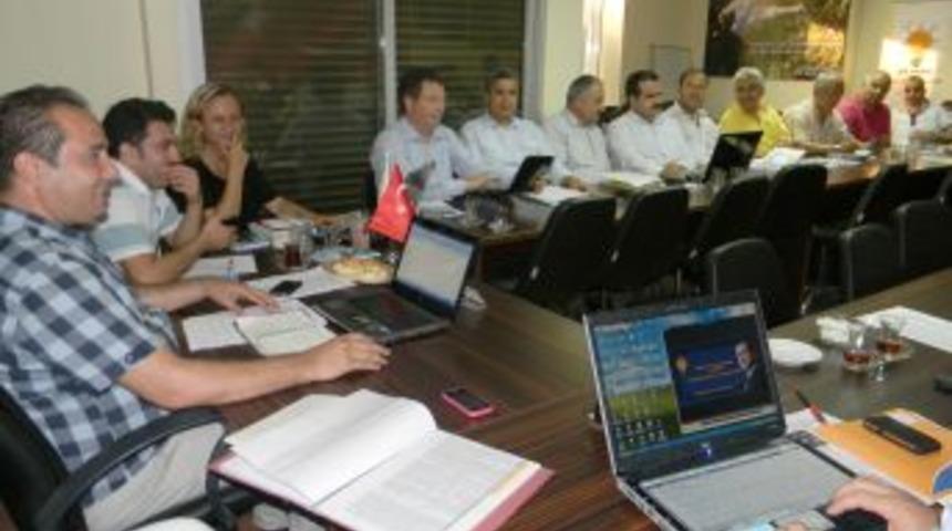 AK Parti Karabağlar İl&ccedil;e Teşkilatı'na Internetten &Uuml;ye Olunabiliyor