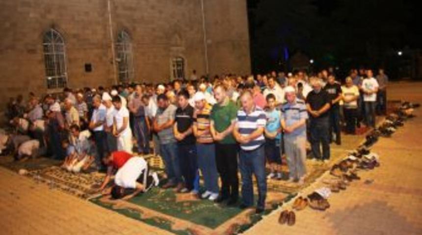 Tarihi Ulu Cami'de Teravih Namazları Dışarıda Kılınacak