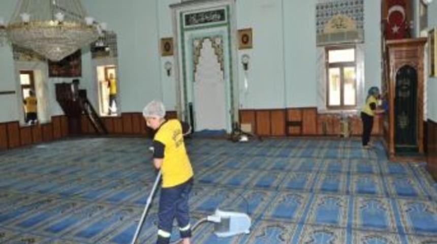 Buca'da Camilere Ramazan Bakımı