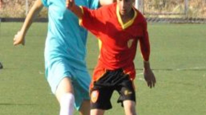 Malatyaspor İle Bayanlar Futbol Takımı Hazırlık Ma&ccedil;ı Oynadı