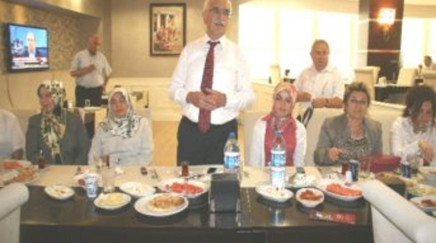 Yozgat Sgk İl M&uuml;d&uuml;r&uuml; Cesur&rsquo;a Veda Yemeği Verildi