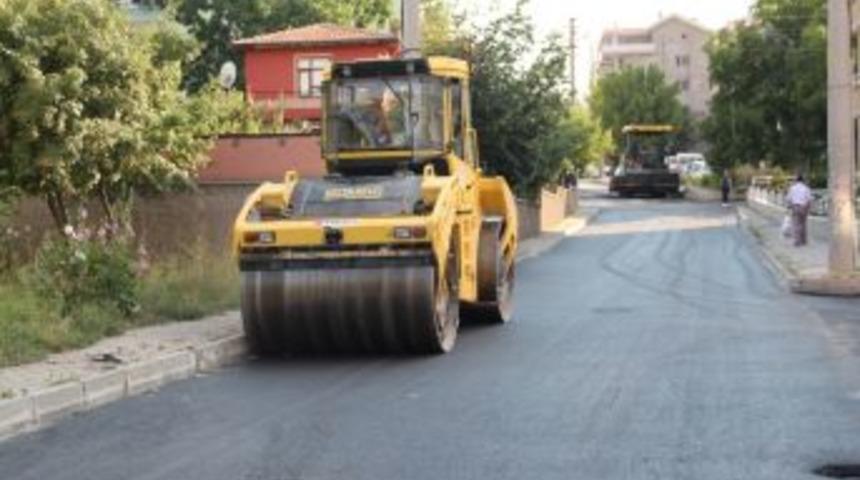 &Ccedil;ankırı'da Asfalt &Ccedil;alışmaları S&uuml;r&uuml;yor