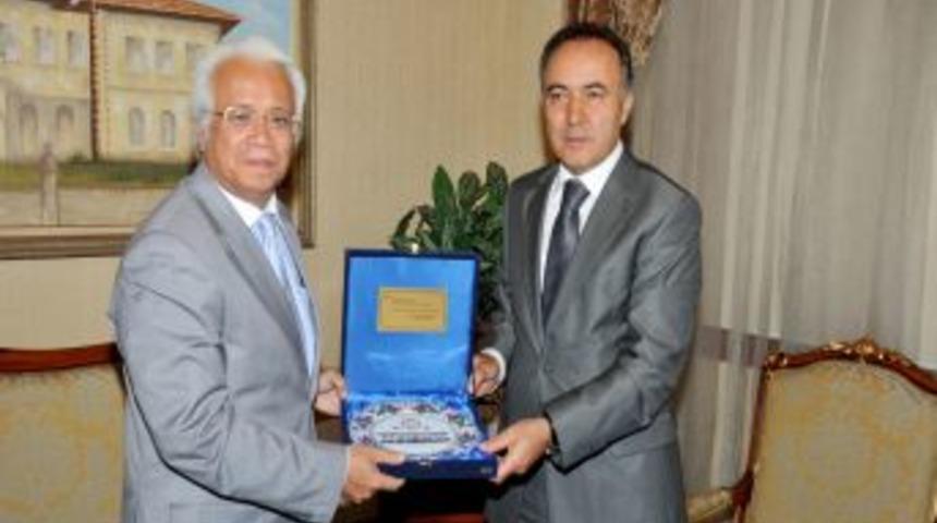 Vali Altıparmak: Elektrik Arzı Belirli Saatlerde Talebi Karşılamıyor