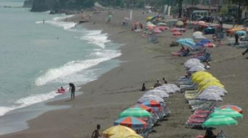 Ramazan Ayının İlk G&uuml;n&uuml;nde Karadenizde Plajlar Boş Kaldı