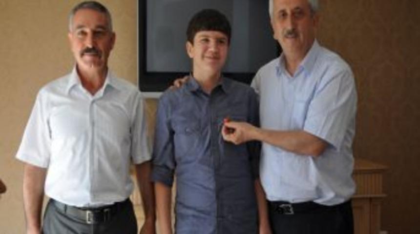 Sbs Birincisine Altın