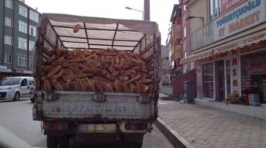 İneg&ouml;l'de G&uuml;nl&uuml;k 10 Bin Ekmek &Ccedil;&ouml;pe Gidiyor