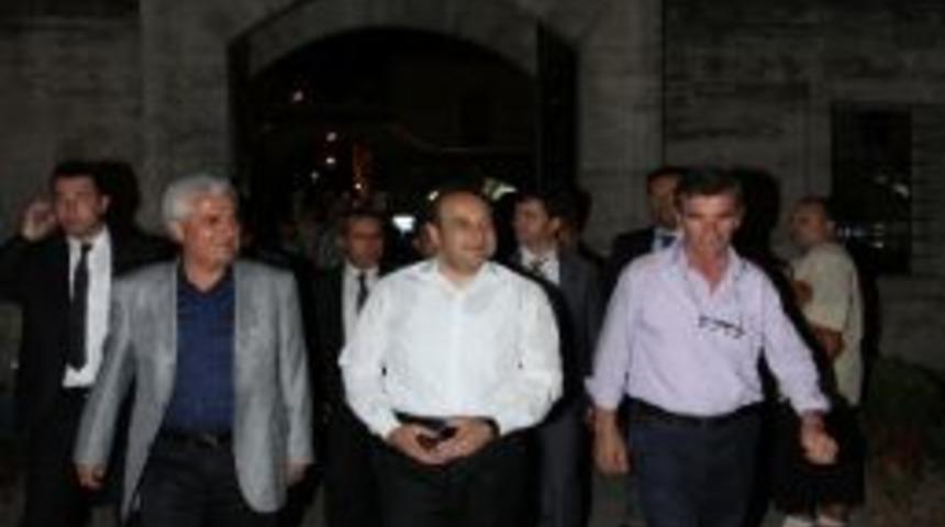 Bakan Bağış, Ramazan'ın İlk Teravih Namazını S&uuml;leymani Camii'nde Kıldı