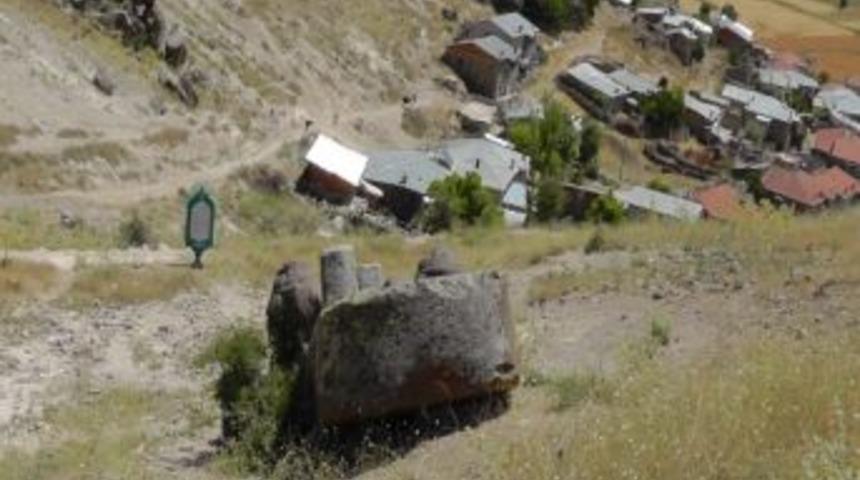 Fasıllar Kaya Anıtının Ayağa Kaldırılmasını İstiyorlar