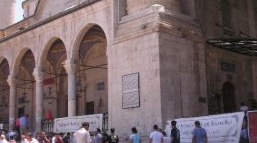 Ramazan&rsquo;ın İlk Cumasında Camiler Doldu Taştı