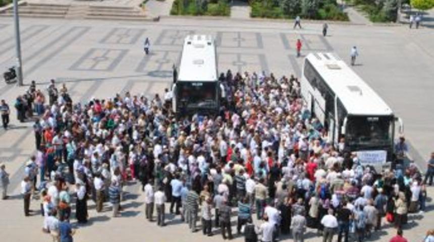 Umreciler dualarla uğurlandı