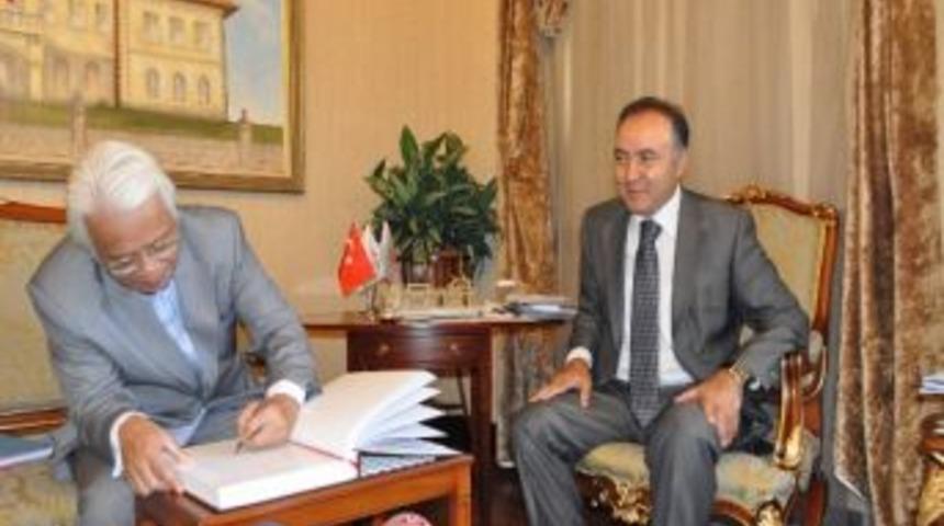 Tayland B&uuml;y&uuml;kel&ccedil;isi Antalya Valisini Ziyaret Etti