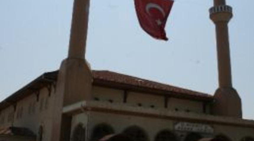 D&uuml;zce&rsquo;de Ramazan Ayının İlk Cumasında Camiler Doldu Taştı