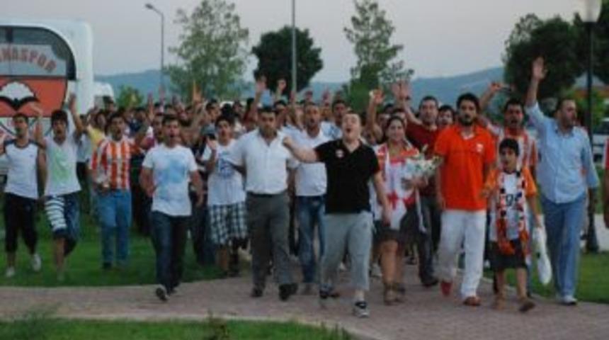 Adana&rsquo;da Taraftar Tesisleri Bastı