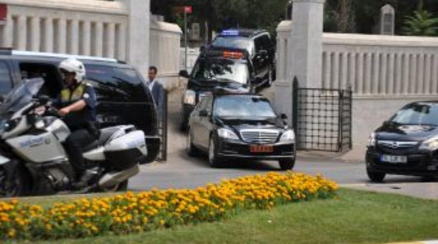 Başbakan Erdoğan, Anne Ve Babasının Mezarını Ziyaret Etti