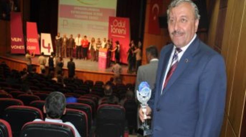 Dursunbey Belediye Başkanı Yılmaz 'Yılın En İyi Yerel Yöneticisi' Seçildi