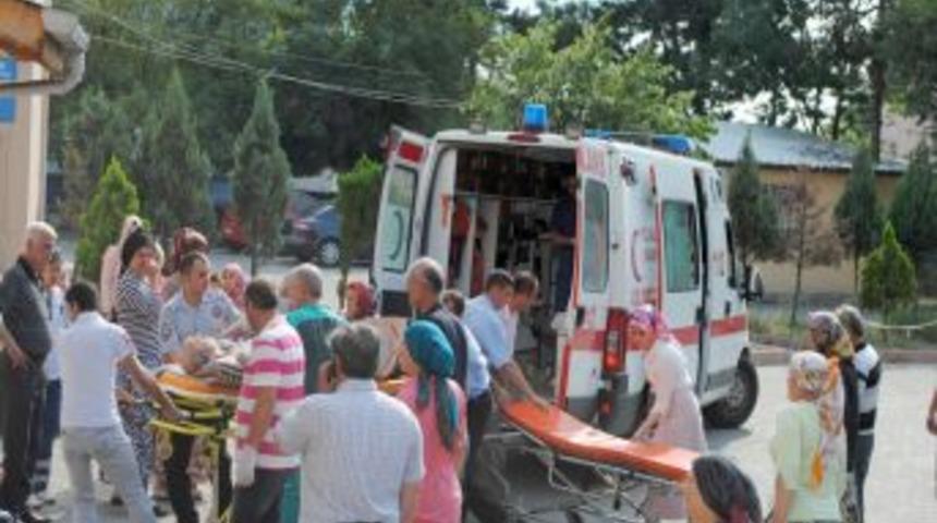 Sakarya'da Trakt&ouml;r Devrildi: 4'&uuml; Ağır 22 Yaralı