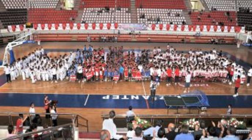 Yaz Spor Okulunu Başarıyla Tamamlayan &Ouml;ğrencilere Sertifika