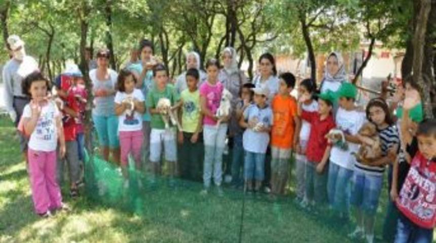 Hayvan Barınağı Kimsesiz &Ccedil;ocukları Ağırladı