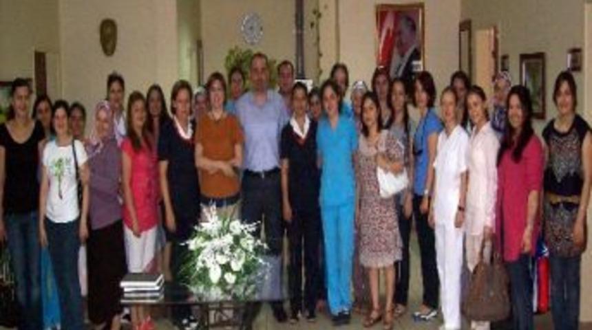 Ad&uuml; Yeni Hemşirelerine Merhaba Dedi