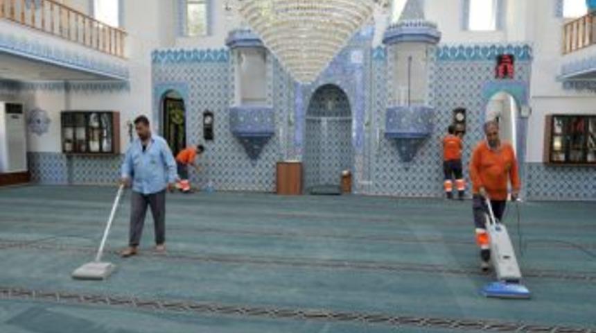 Şehitkamil'de Ibadethanelere Ramazan Temizliği