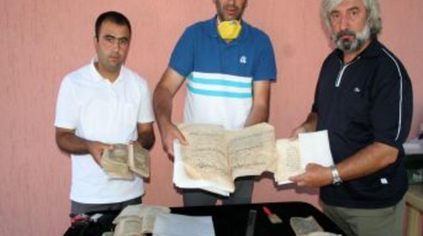 Kemah Kalesi'nde 16. Y&uuml;zyıla Ait Kur'an-ı Kerim Bulundu