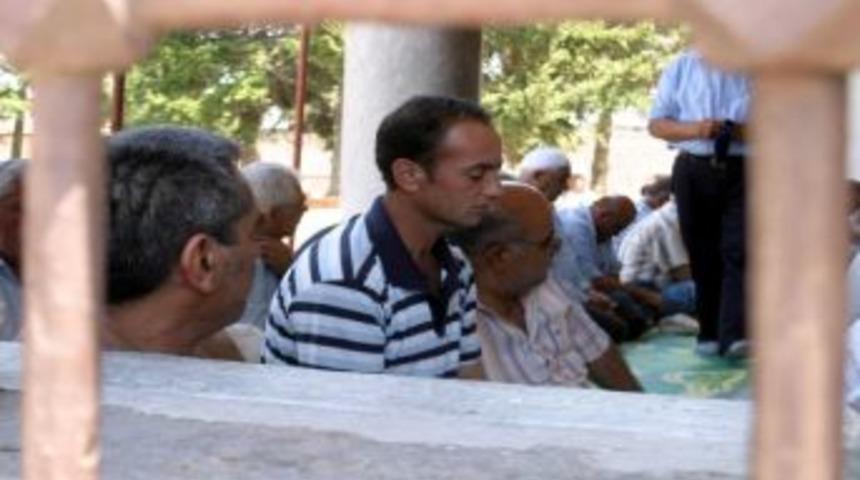 Konya&rsquo;da Ramazan&rsquo;nın İlk Cumasında Camiler Doldu Taştı