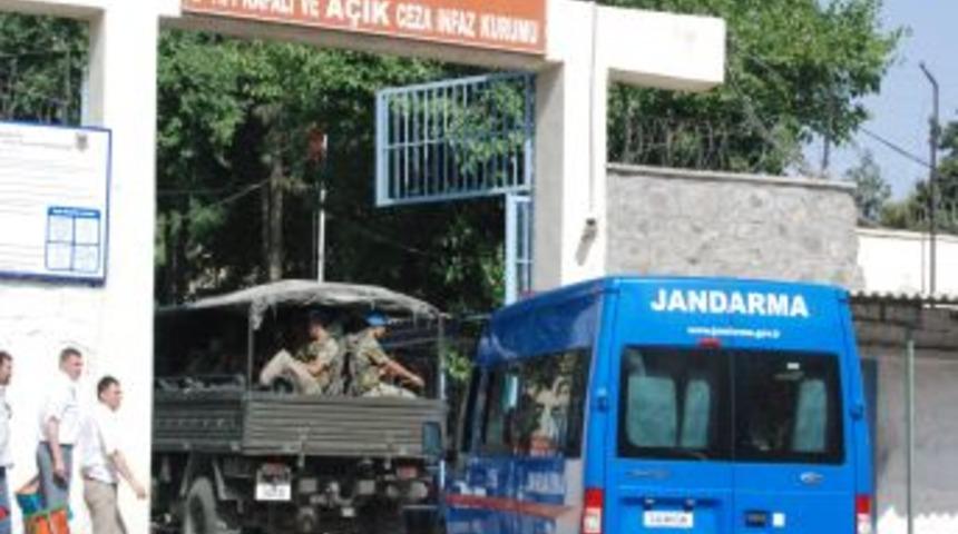 Şanlıurfa Cezaevi'ndeki 70 Siyasi Tutuklu Ve H&uuml;k&uuml;ml&uuml; Nakledildi