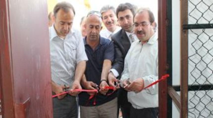 Minikler, Ağrı Protokol&uuml; Ile Futbol Ma&ccedil;ı Yaptı