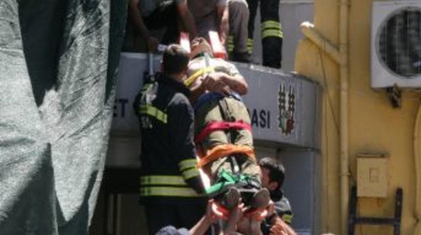 &Uuml;zerine Beton Blok D&uuml;şen İş&ccedil;i Yaralandı