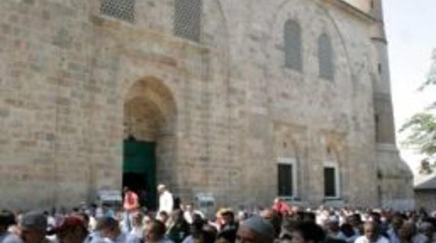 Vatandaşlar Camilere Sığmadı