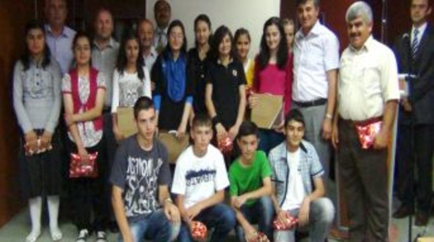 Sarıkaya&rsquo;da SBS&rsquo;de Dereceye Giren &Ouml;ğrenciler &Ouml;d&uuml;llendirildi