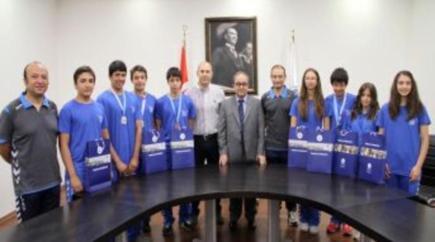 PA&Uuml; Y&uuml;zme Takımı İstanbul&rsquo;dan Madalyalarla D&ouml;nd&uuml;