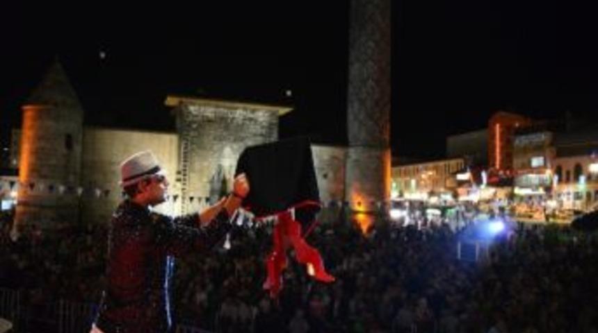 Yakutiye Kent Meydanında Ramazan B&ouml;yle Karşılandı