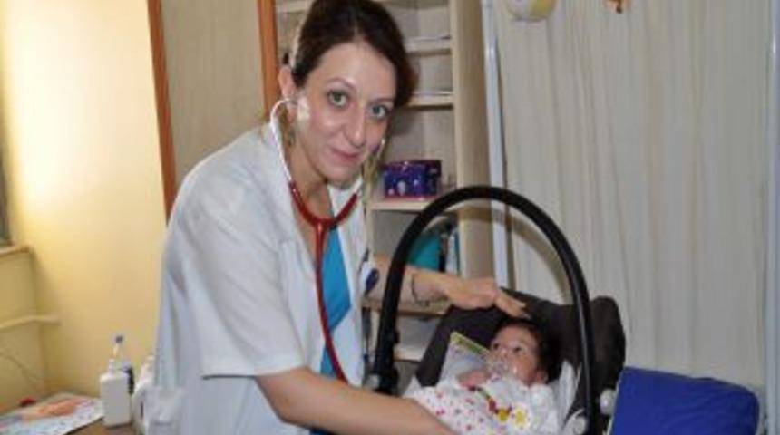 Dr. Akkuş: Yeni Doğan Bebekleri G&ouml;bek Kordonu D&uuml;şmeden Yıkamayın