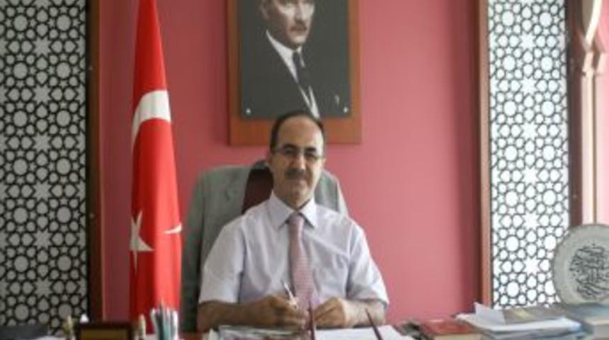 M&uuml;ft&uuml; &Ccedil;elik: &Ccedil;ocuklar Camiden Boynu B&uuml;k&uuml;k D&ouml;nmesin