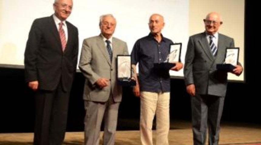 Dokuz Eyl&uuml;l &Uuml;niversitesi 30. Yaşını Kutladı