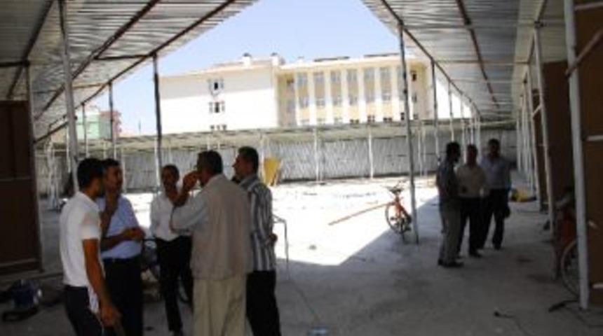 Belediye Seyyar Satıcılar İ&ccedil;in Pazar Yeri Kurdu