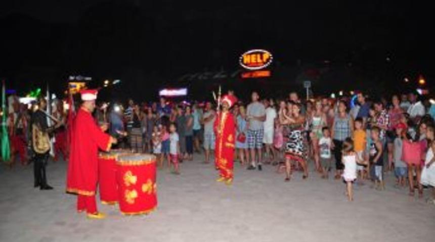 CHP&rsquo;li Başkandan Turistlere Mehteranlı Ramazan S&uuml;rprizi