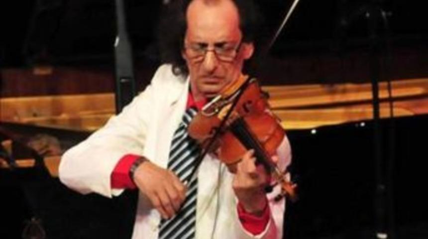 D&uuml;nyaca &Uuml;nl&uuml; Keman Virt&uuml;&ouml;z&uuml; Farid Farjet Ayvalık&rsquo;a Geliyor