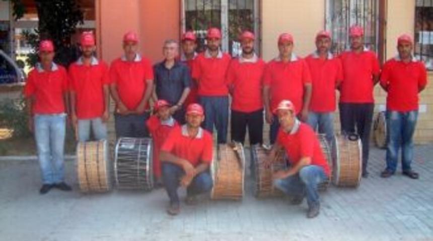 Burhaniye&rsquo;de Ramazan Davulcularına Kaymakam Desteği